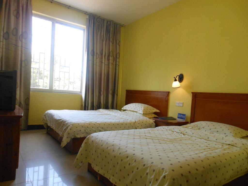 Yangshuo Travellers Land Youth Hostel المظهر الخارجي الصورة